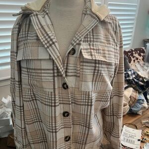 New Flannel shirt shacked byTracies in size large